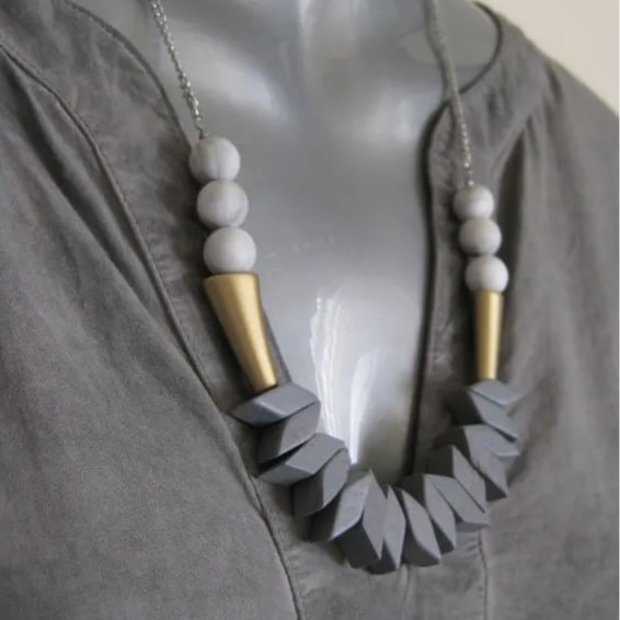 שרשרת לנשים בגווני אפור וזהב דגם Gray & Gold - בטון שיק BETON Chic