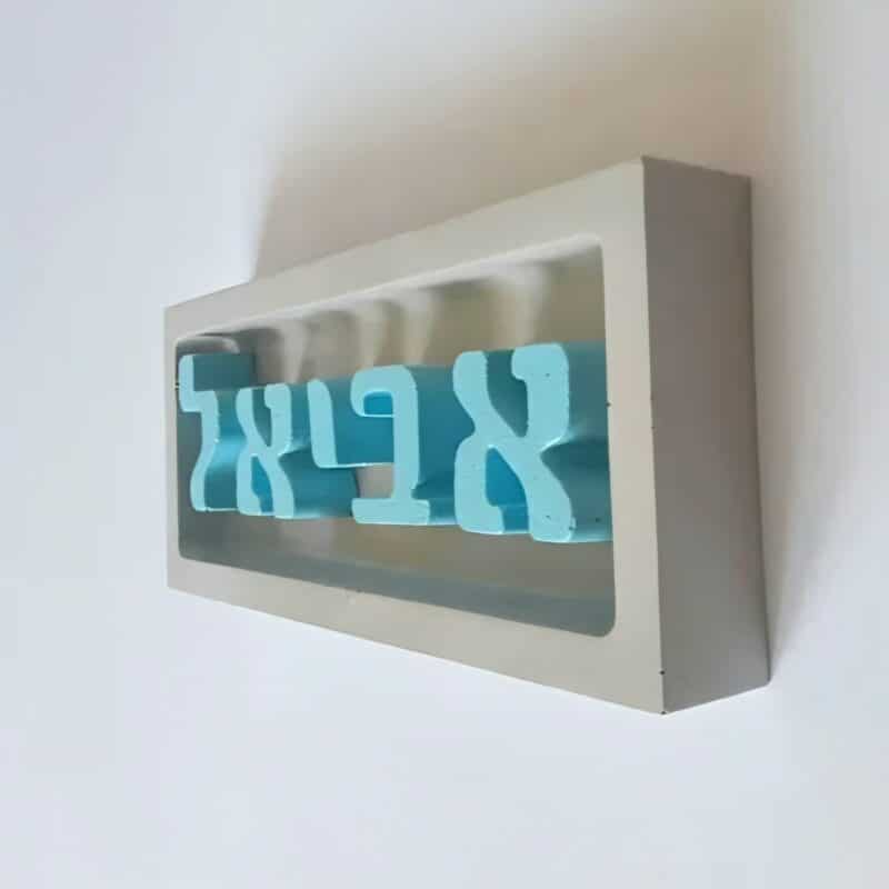 שלטים לחזית הבית עשויים מבטון בעבודת יד